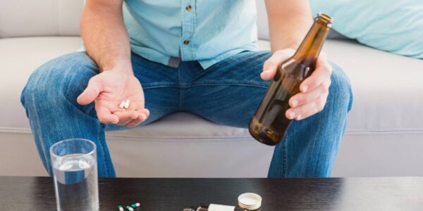 Leki przeciwbólowe a alkohol: ryzyka interakcji
